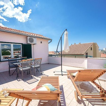 Family Petrov Apartments Vodice Eksteriør billede