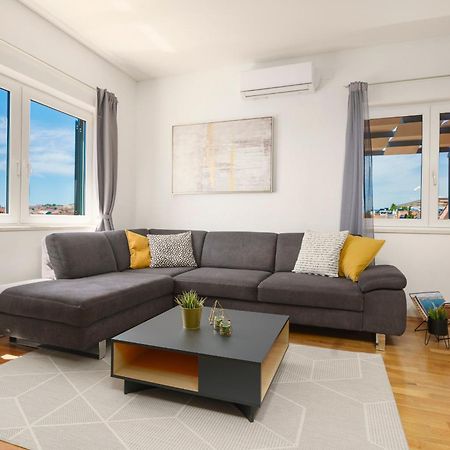 Family Petrov Apartments Vodice Eksteriør billede