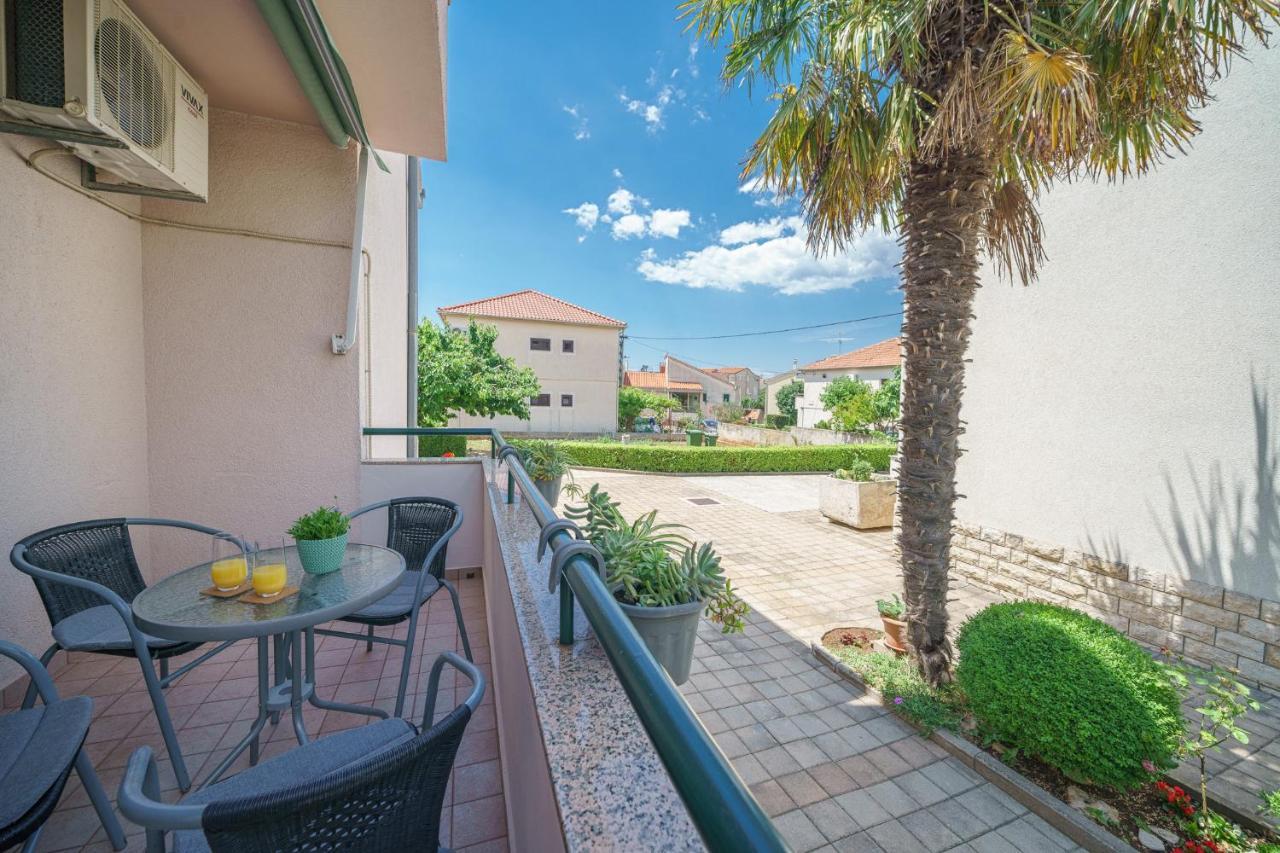 Family Petrov Apartments Vodice Eksteriør billede