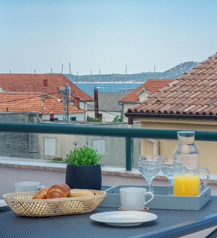 Family Petrov Apartments Vodice Eksteriør billede