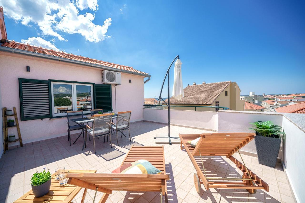 Family Petrov Apartments Vodice Eksteriør billede