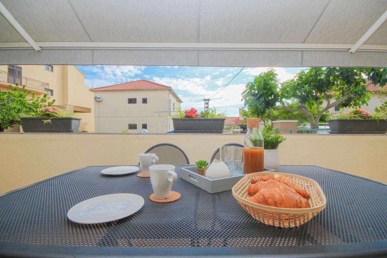 Family Petrov Apartments Vodice Eksteriør billede
