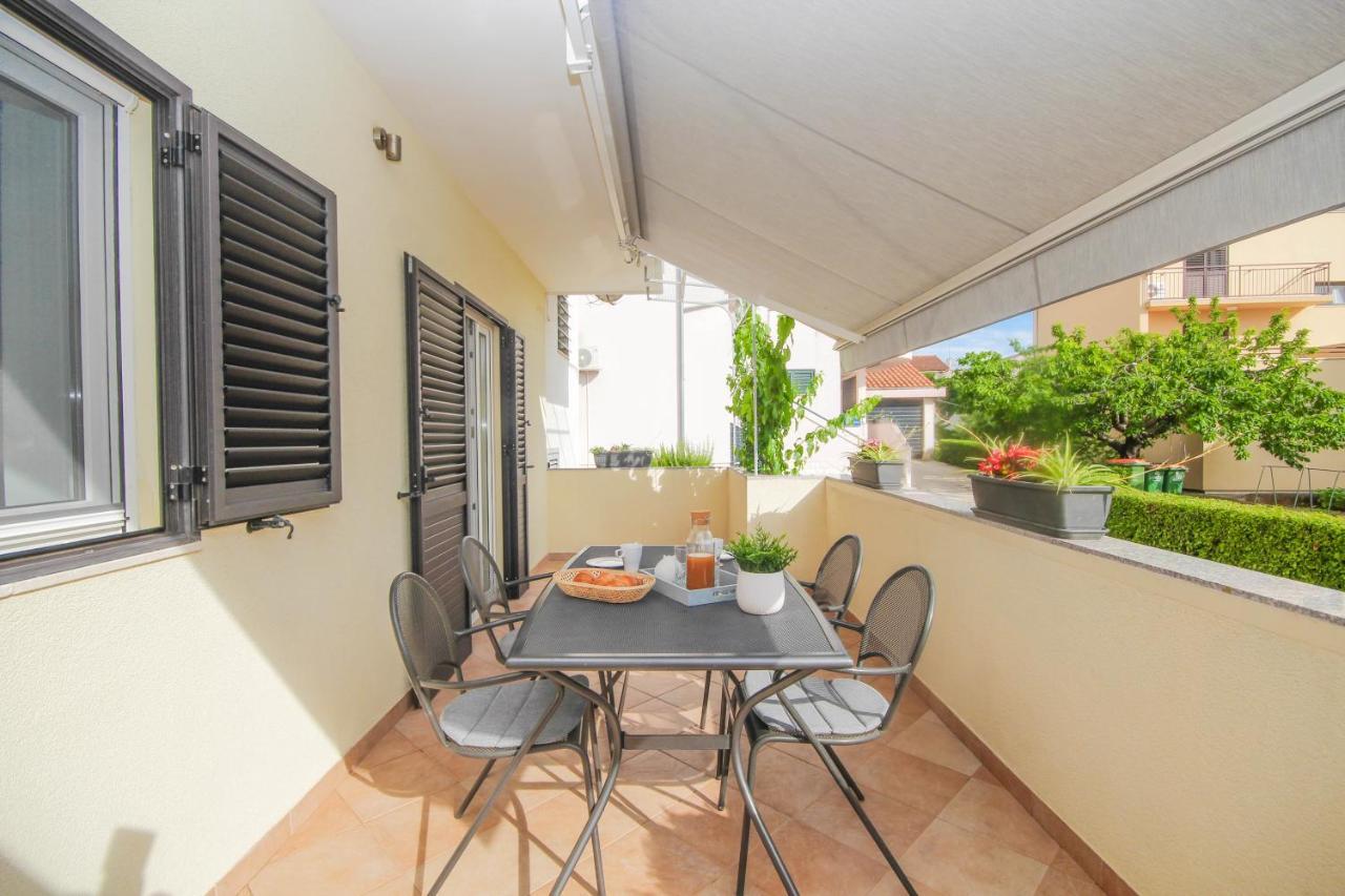Family Petrov Apartments Vodice Eksteriør billede