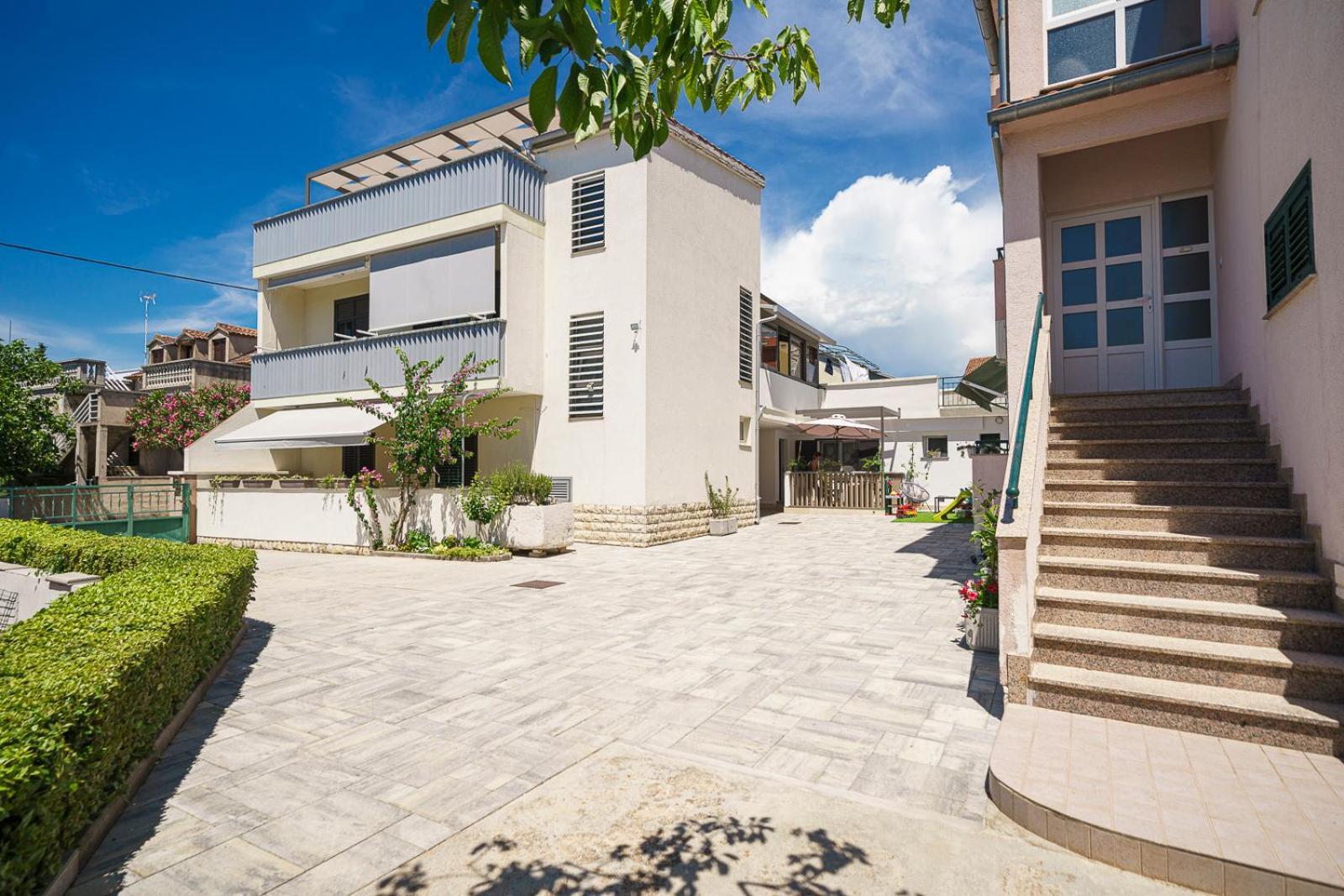 Family Petrov Apartments Vodice Eksteriør billede