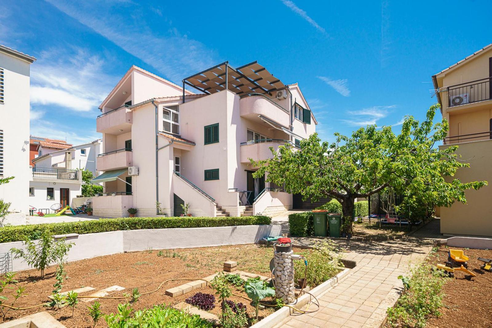 Family Petrov Apartments Vodice Eksteriør billede